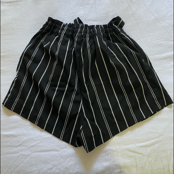 H&M Paper bag striped shorts - Picture 3 of 3
